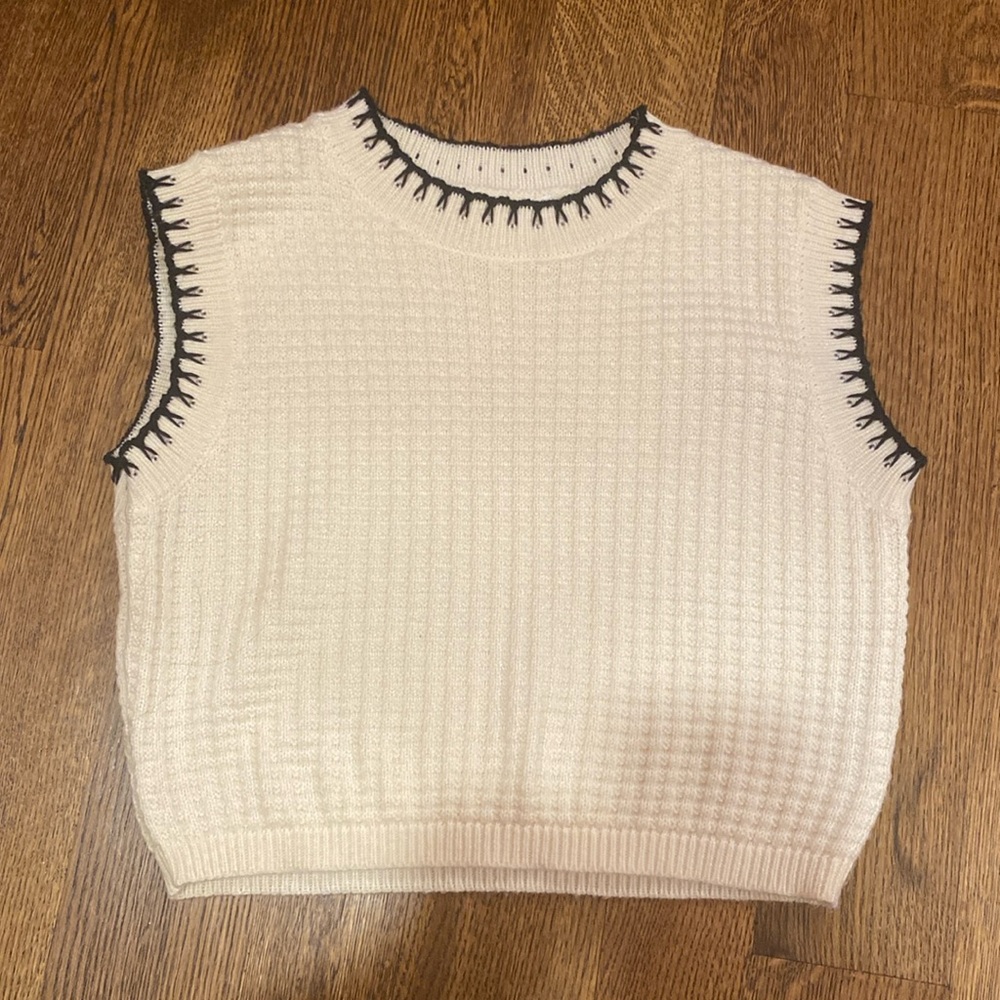 BLACK & WHITE ALTAR’D STATE SWEATER 🤍🖤